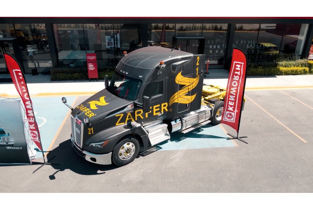 Entrega de unidades Kenworth a Zarfer